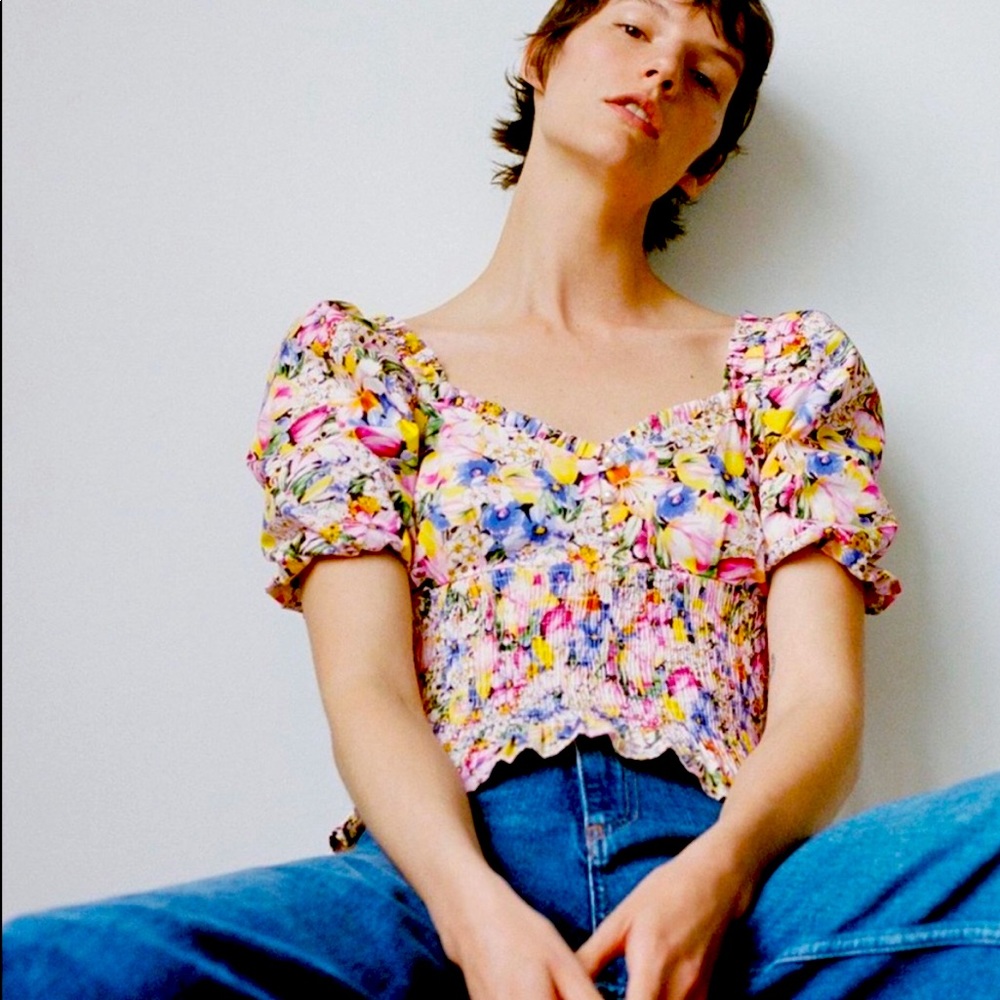 Zara EUC multicolor floral printed crop top with smoked waist and ballon sleeves